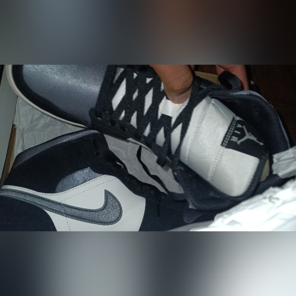 Air Jordan 1s Mid SE Satin Smoke Grey